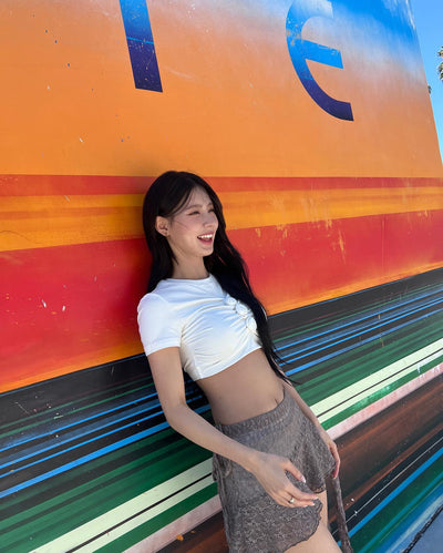 Crop Top Blanc Triple Pétales Centrés Fleurs Mode Femme Miyeon G I Dle