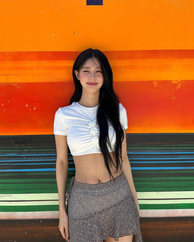 Crop Top Blanc Triple Pétales Centrés Fleurs Mode Femme Miyeon G I Dle