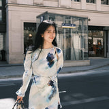 Robe Bleue Motifs Colorée Fleur Nuageux à Lacets Jisoo BlackPink Paris