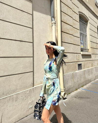 Robe Bleue Motifs Colorée Fleur Nuageux à Lacets Jisoo BlackPink Paris