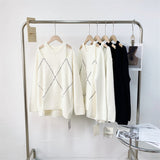 Pull Noir Losanges Coutures Blanc Jisoo BlackPink Mode Fashion Week Paris
