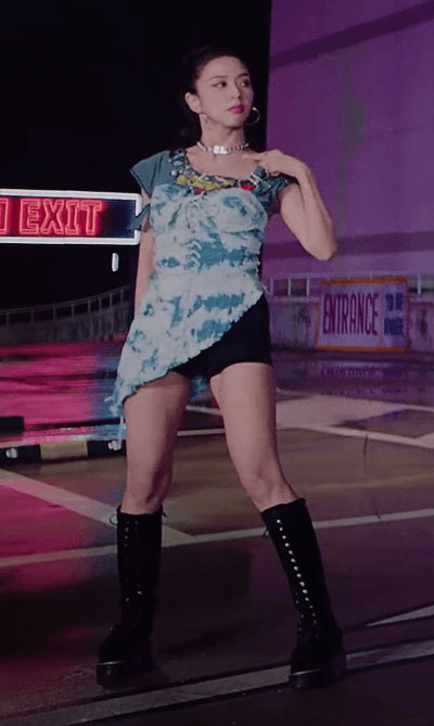 Jisoo Club Exx ROBE en JEAN Délavé MV Lovesick Girls BlackPink Kpop