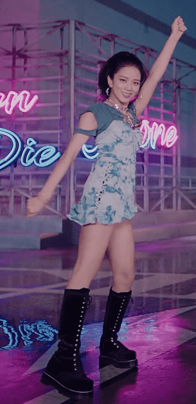 Jisoo Club Exx ROBE en JEAN Délavé MV Lovesick Girls BlackPink Kpop