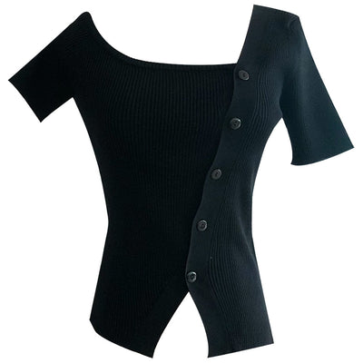 T Shirt Asymétrique Manche Epaule Nue Boutons en Diagonal Karina Aespa