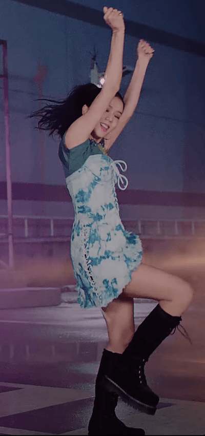 Jisoo Club Exx ROBE en JEAN Délavé MV Lovesick Girls BlackPink Kpop