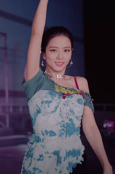 Jisoo Club Exx ROBE en JEAN Délavé MV Lovesick Girls BlackPink Kpop