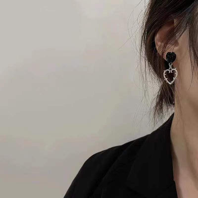 Boucle Oreille Fleur Noir Coeur Avec Epines Seulgi Red Velvet Wildside MV