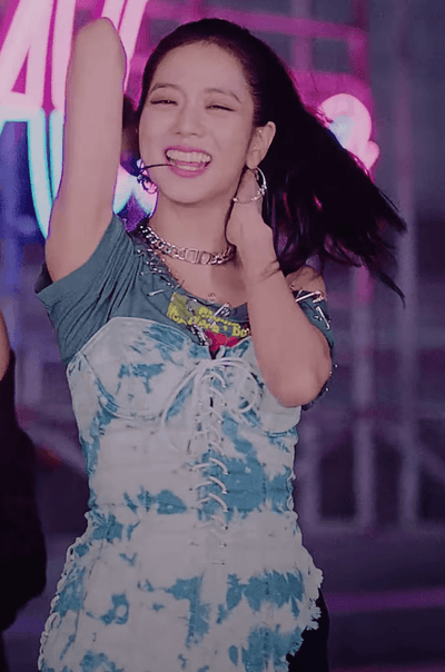 Jisoo Club Exx ROBE en JEAN Délavé MV Lovesick Girls BlackPink Kpop