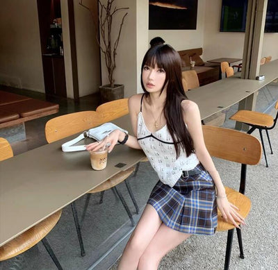 Crop Top Tricot Blanc avec Detail Noir Momo Twice Mode Femme Kpop