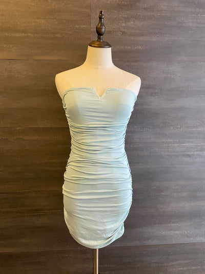 Robe Slim Bustier en V Rose Umji Viviz Bop Bop Inkigayo SBS Kpop Mode