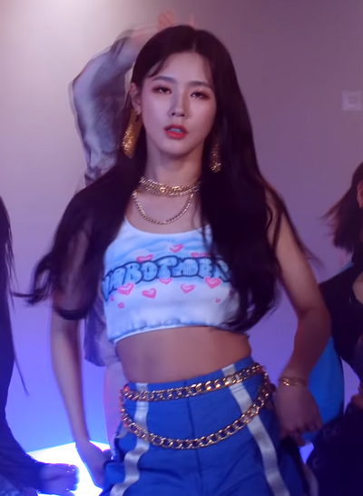 Miyeon Crop Top Unbothered Cloud Nuages Coeur KDA More G Idle Mode Kpop