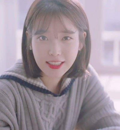 IU Pull Long Col Bleu Marine à Manches Longues et Broderie Torsadée