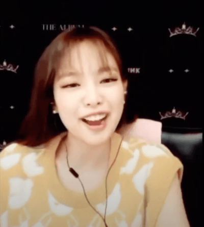 Jennie KIM BLACKPINK AQO Pull En Laine Tricoté Ours Jaune Fan Meeting