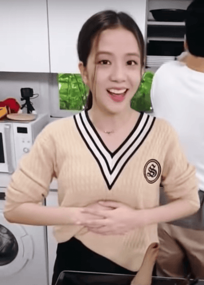 Jisoo BlackPink Tasty Square Pull Laine Ample Col V Tricot Ep 44