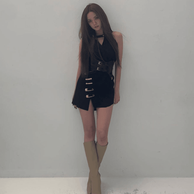 Mini Robe Glamour Asymétrique Avec épingle de sûreté Jisoo BlackPink
