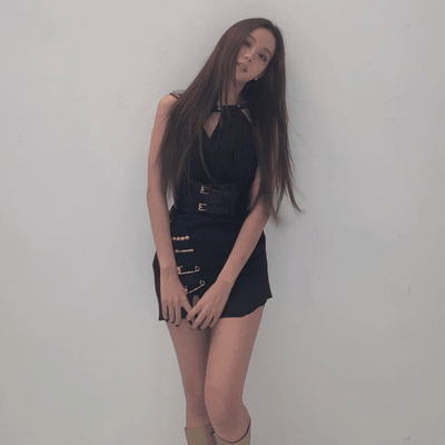 Mini Robe Glamour Asymétrique Avec épingle de sûreté Jisoo BlackPink