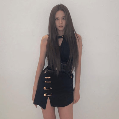 Mini Robe Glamour Asymétrique Avec épingle de sûreté Jisoo BlackPink