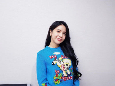 My Life is Crap Chandail Motif Broderie Agneau Joy Red Velvet Sweater