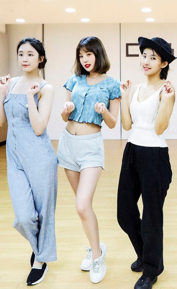 Crop Top Tie Dye Papillon Ciel Soojin G I DLE Pre Debut K Pop Mode