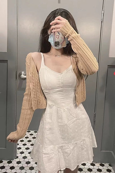 Robe Ete Blanche Bretelles Motifs Creux Fleurs Pétales Miyeon G Idle