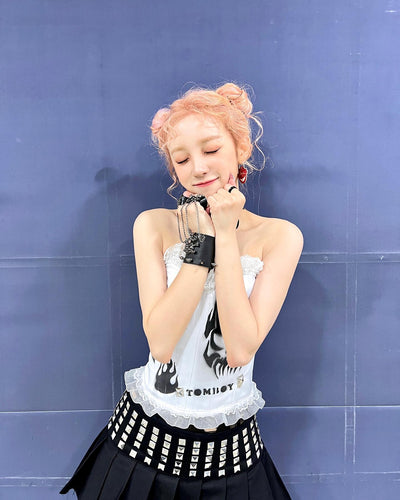 Bracelet Tete de Mort avec Chaînes doigts Bagues Yuqi I Dle Tomboy Rock