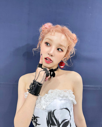 Bracelet Tete de Mort avec Chaînes doigts Bagues Yuqi I Dle Tomboy Rock