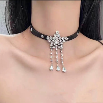 Collier Etoile Filante en Strass Cuir Noir Gaeul Ive Kpop Bangkok Mode