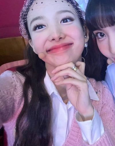 Cardigan Col V Rose brodé Fleurs Nayeon Twice Top Vintage Floral