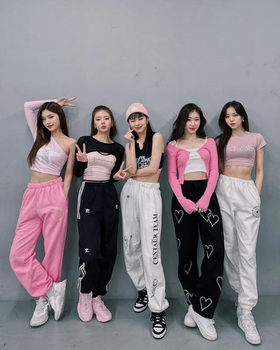 Cardigan Maille Rose à Broche Design Haut Court Chaeryeong Itzy Twenty Dance