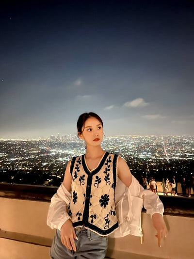 Cardigan Noir Blanc Brodé Fleurs Pétales StayC J Mode Femme Style Coréen