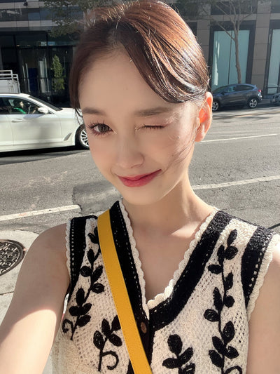 Cardigan Noir Blanc Brodé Fleurs Pétales StayC J Mode Femme Style Coréen