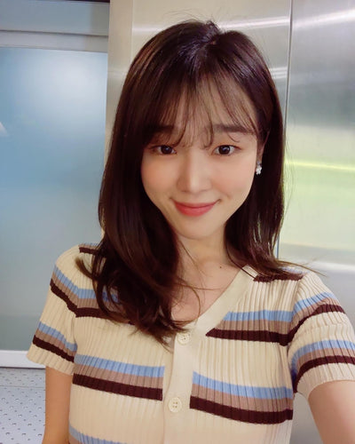 Cardigan Polo Col V A Rayures Tri Bandes Seunghee Oh My Girl Mode Femme