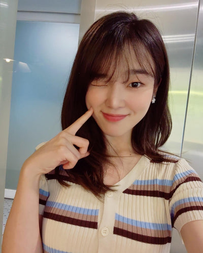 Cardigan Polo Col V A Rayures Tri Bandes Seunghee Oh My Girl Mode Femme