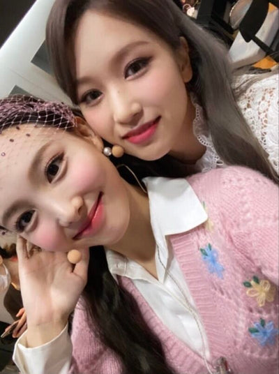 Cardigan Col V Rose brodé Fleurs Nayeon Twice Top Vintage Floral