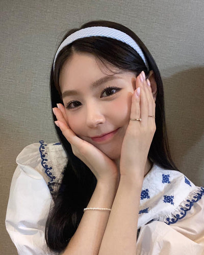 Chemisier Col Claudine Blanc et Bleu Miyeon G i Dle Mode Femme Kpop