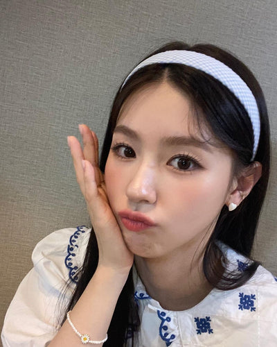 Chemisier Col Claudine Blanc et Bleu Miyeon G i Dle Mode Femme Kpop