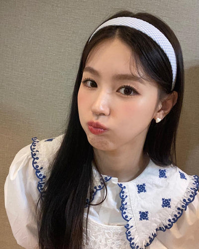 Chemisier Col Claudine Blanc et Bleu Miyeon G i Dle Mode Femme Kpop