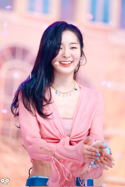 Collier Honey Papillon Bijoux Lettre Seulgi Feel My Rythm MV Red Velvet