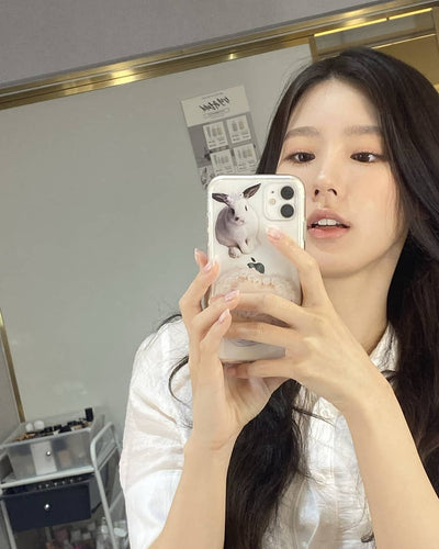 Coque iPhone Mignon Lapin avec Couronne et Gateau Miyeon G idle Kpop