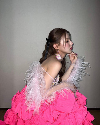 Corset Coloré Avec Fleurs et Collier Miyeon Drive MV Solo Mode Kpop