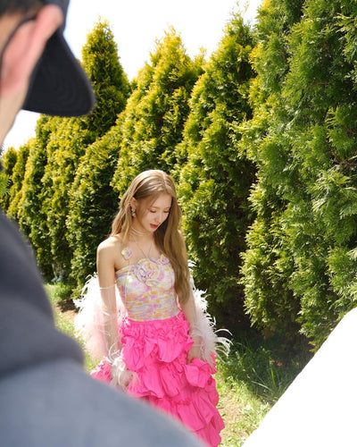 Corset Coloré Avec Fleurs et Collier Miyeon Drive MV Solo Mode Kpop