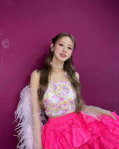 Corset Coloré Avec Fleurs et Collier Miyeon Drive MV Solo Mode Kpop