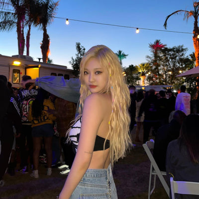 Crop Top Blanc Ailes Papillon Rayures Noires Ningning Aespa Coachella