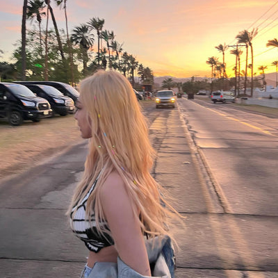 Crop Top Blanc Ailes Papillon Rayures Noires Ningning Aespa Coachella