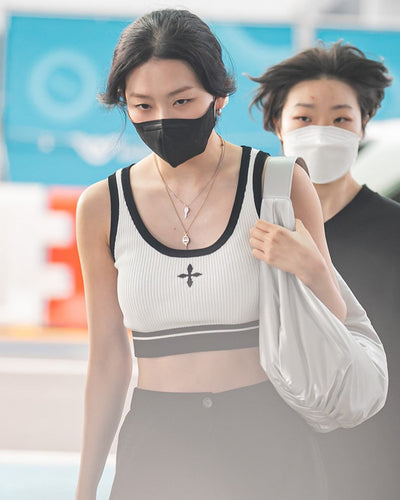 Crop Top Blanc et Noir Croix Style Casual Seulgi Red Velvet Mode Kpop