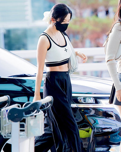 Crop Top Blanc et Noir Croix Style Casual Seulgi Red Velvet Mode Kpop