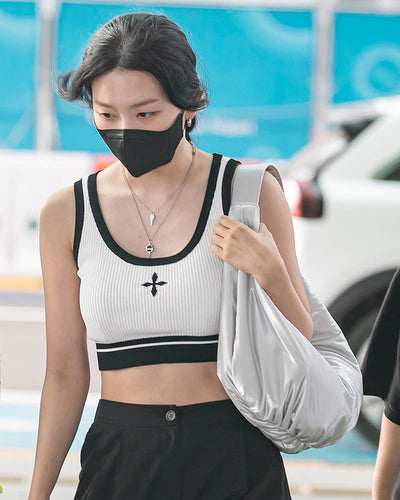 Crop Top Blanc et Noir Croix Style Casual Seulgi Red Velvet Mode Kpop