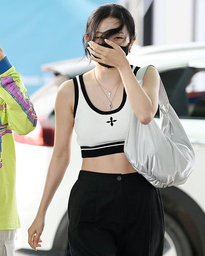Crop Top Blanc et Noir Croix Style Casual Seulgi Red Velvet Mode Kpop