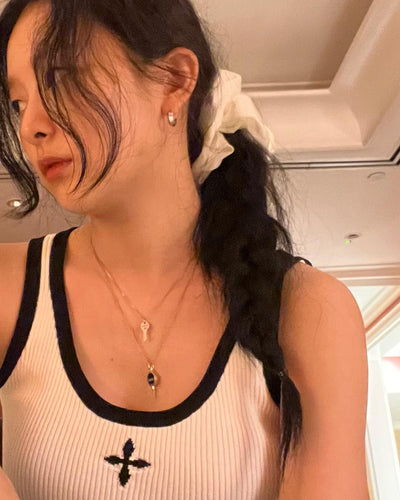 Crop Top Blanc et Noir Croix Style Casual Seulgi Red Velvet Mode Kpop