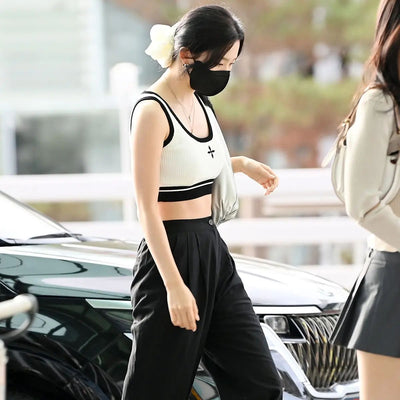 Crop Top Blanc et Noir Croix Style Casual Seulgi Red Velvet Mode Kpop